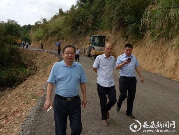 涟源市财政局督促推进扶贫项目建设