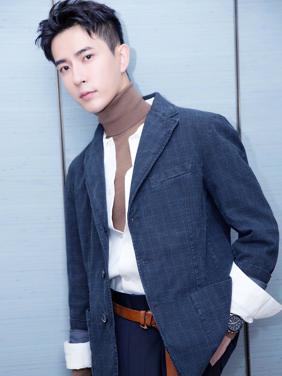 于朦胧的13张照片,图4一袭白衣独驻江边,是你的手机壁纸吗?