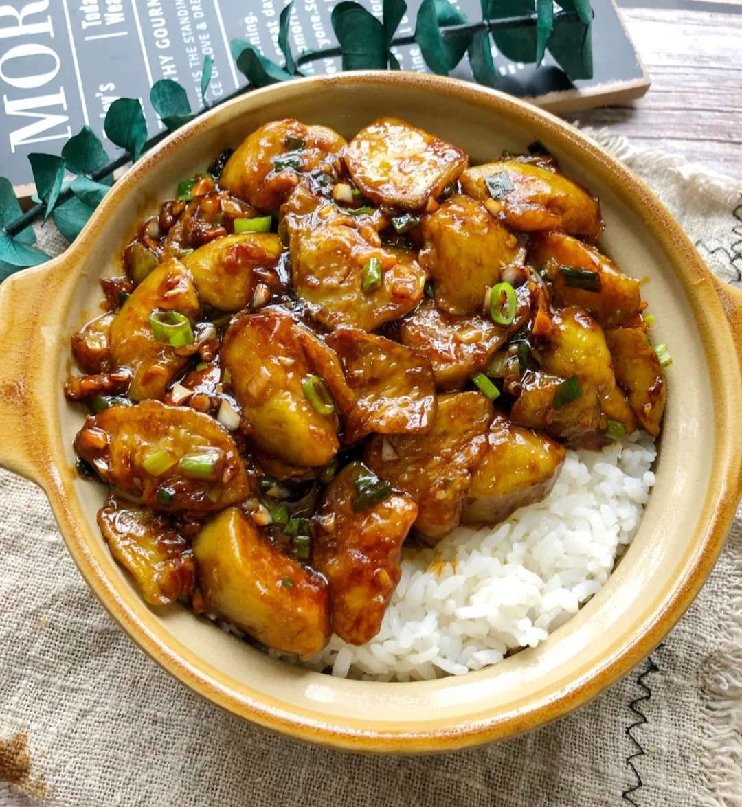 好吃到哭的糖醋茄子拌饭,酸甜软糯,一碗不够