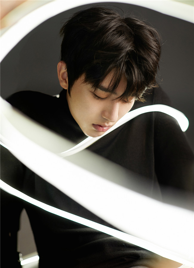 蔡徐坤中文新歌《没有意外》上线 释放内心独白