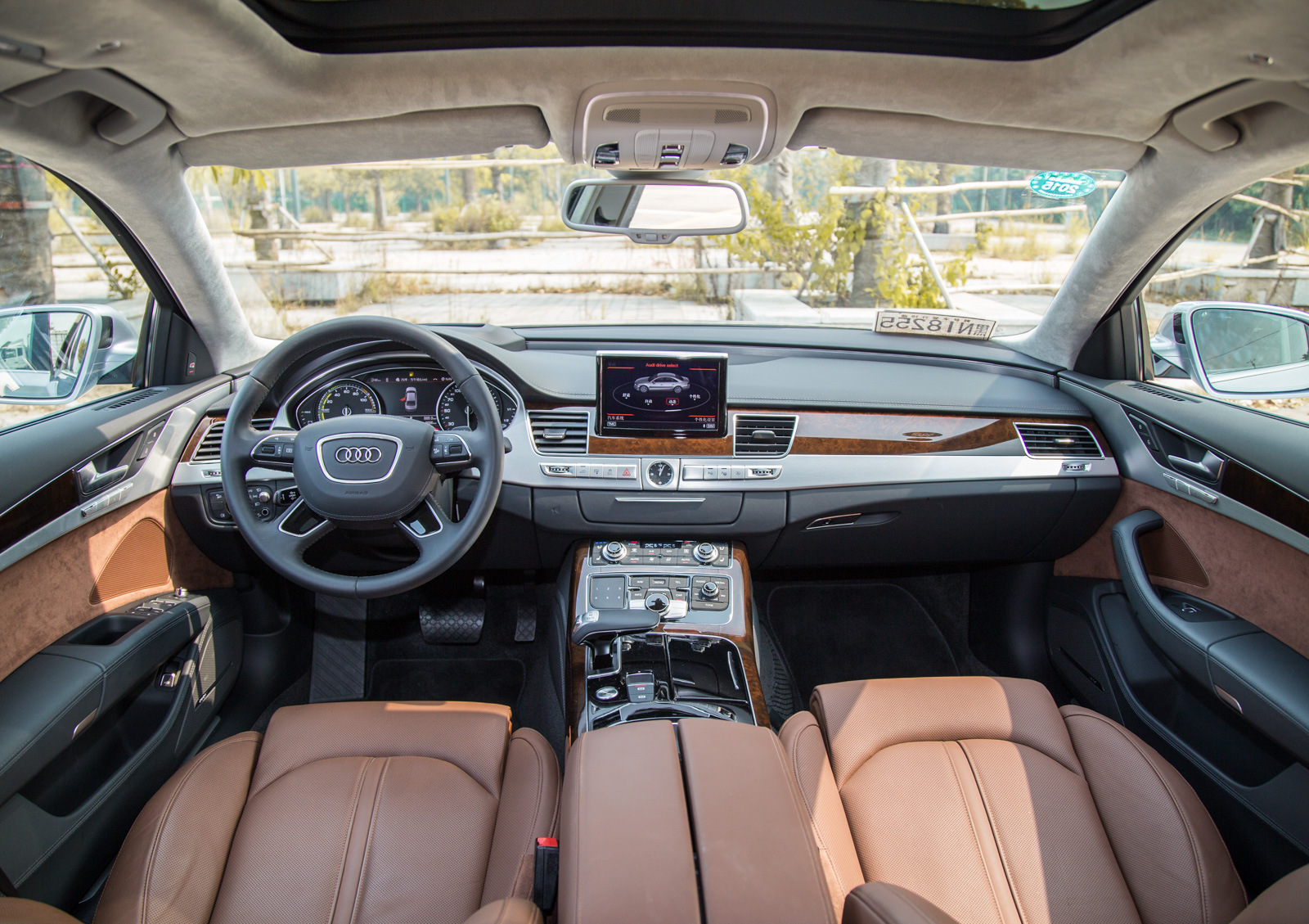 奥迪a8新能源的品读与分析