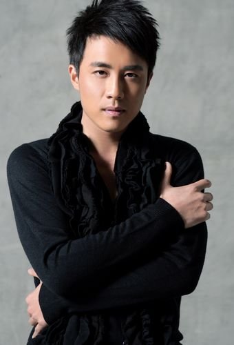 前女友各个貌美如花,仍绯闻不断,杜淳跟父亲一样也是情场浪子?