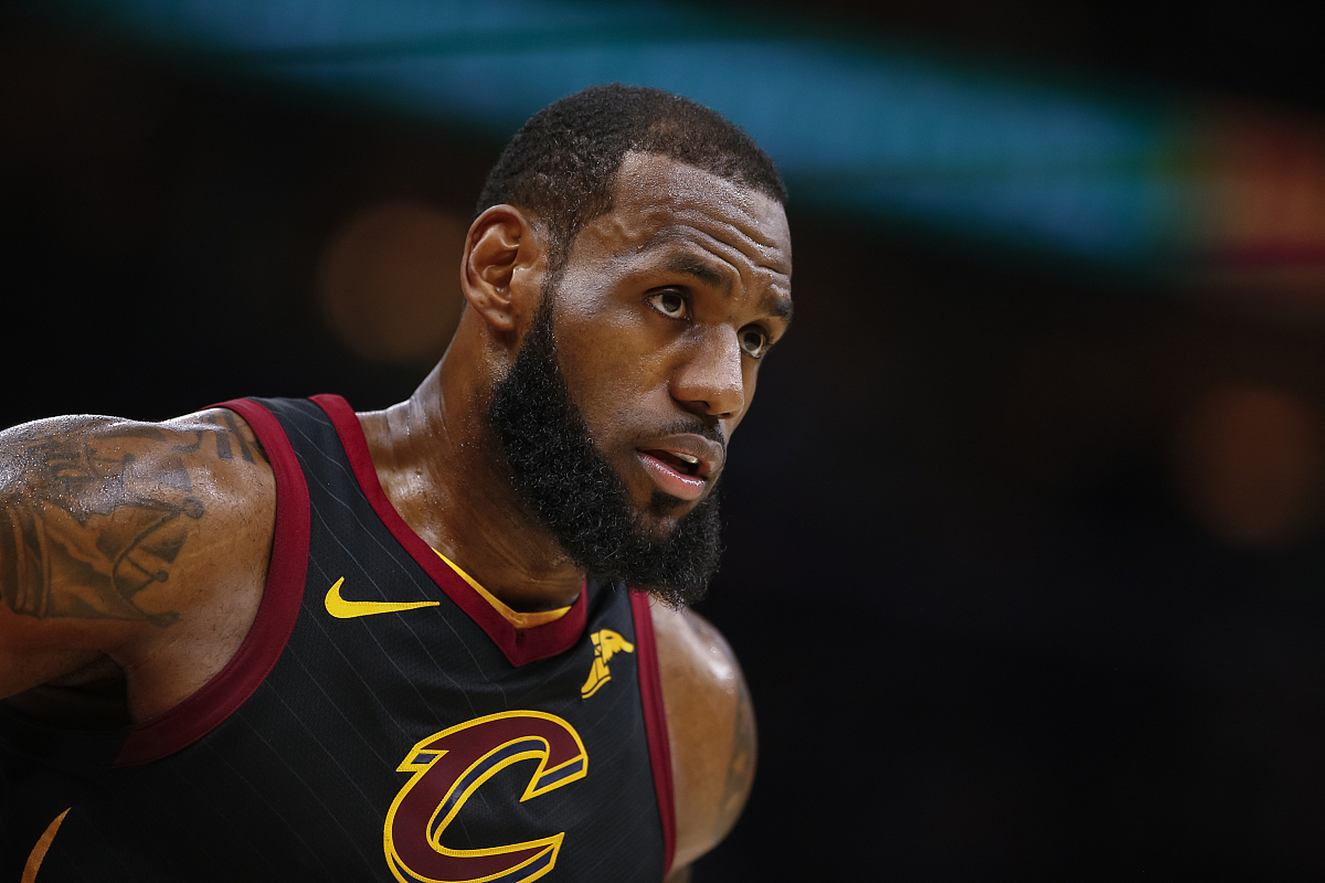 詹姆斯的伟大只能用赤裸裸的数据来证明,这就是实力的体现 詹姆斯从17