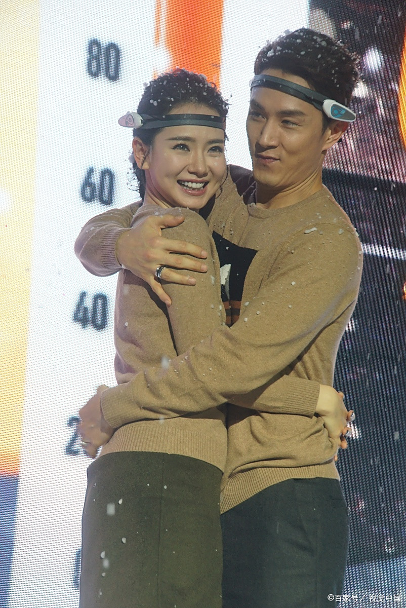 舞台上的李承铉和戚薇,简直是浪漫的代名词!