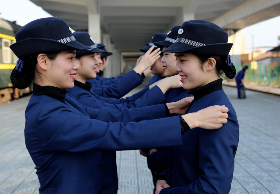 金温铁道公司加强乘务员培训迎春运