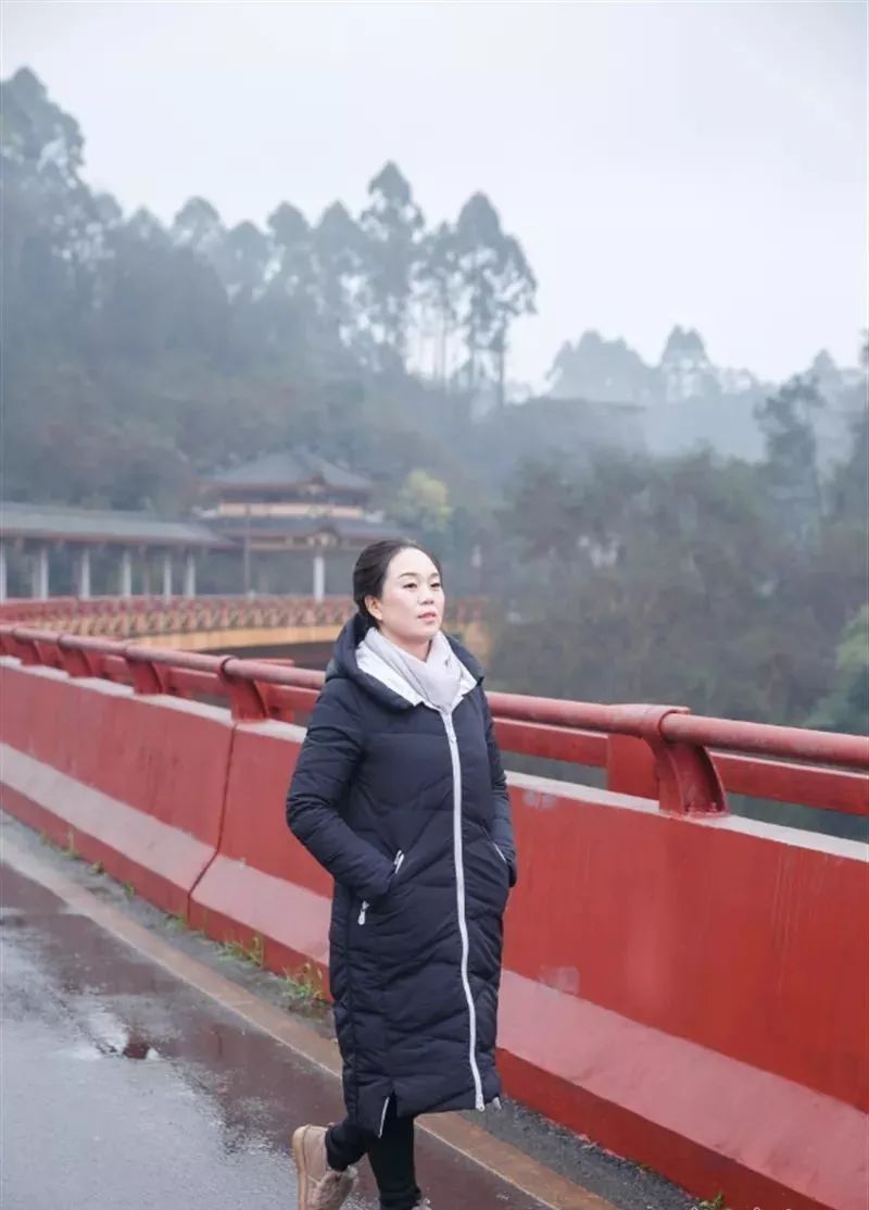 她们真美!乐山20多名环卫工秒变"女神"