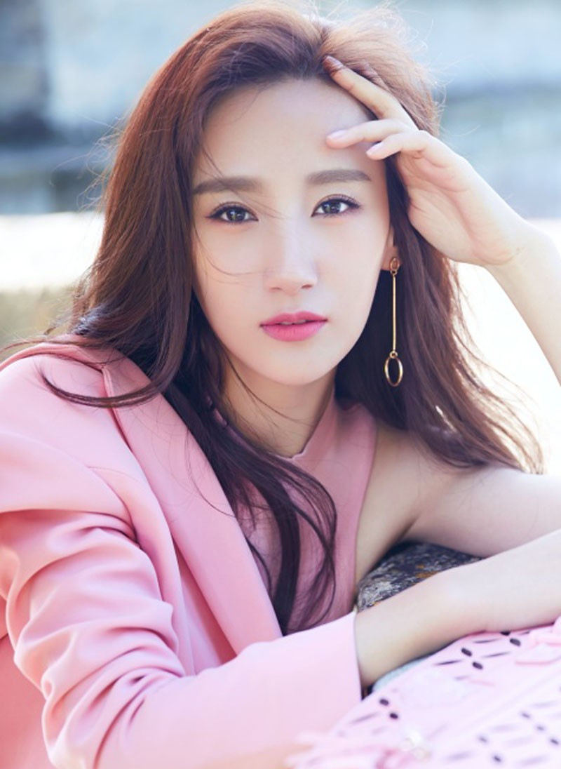 严晓秋在剧中的爱情如同姬金鱼草一般,有着虐心的暗恋.