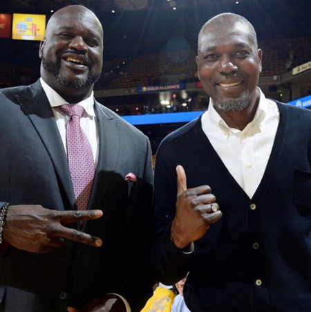 奥尼尔发布自己与奥拉朱旺的合照为西决抢七大战预热