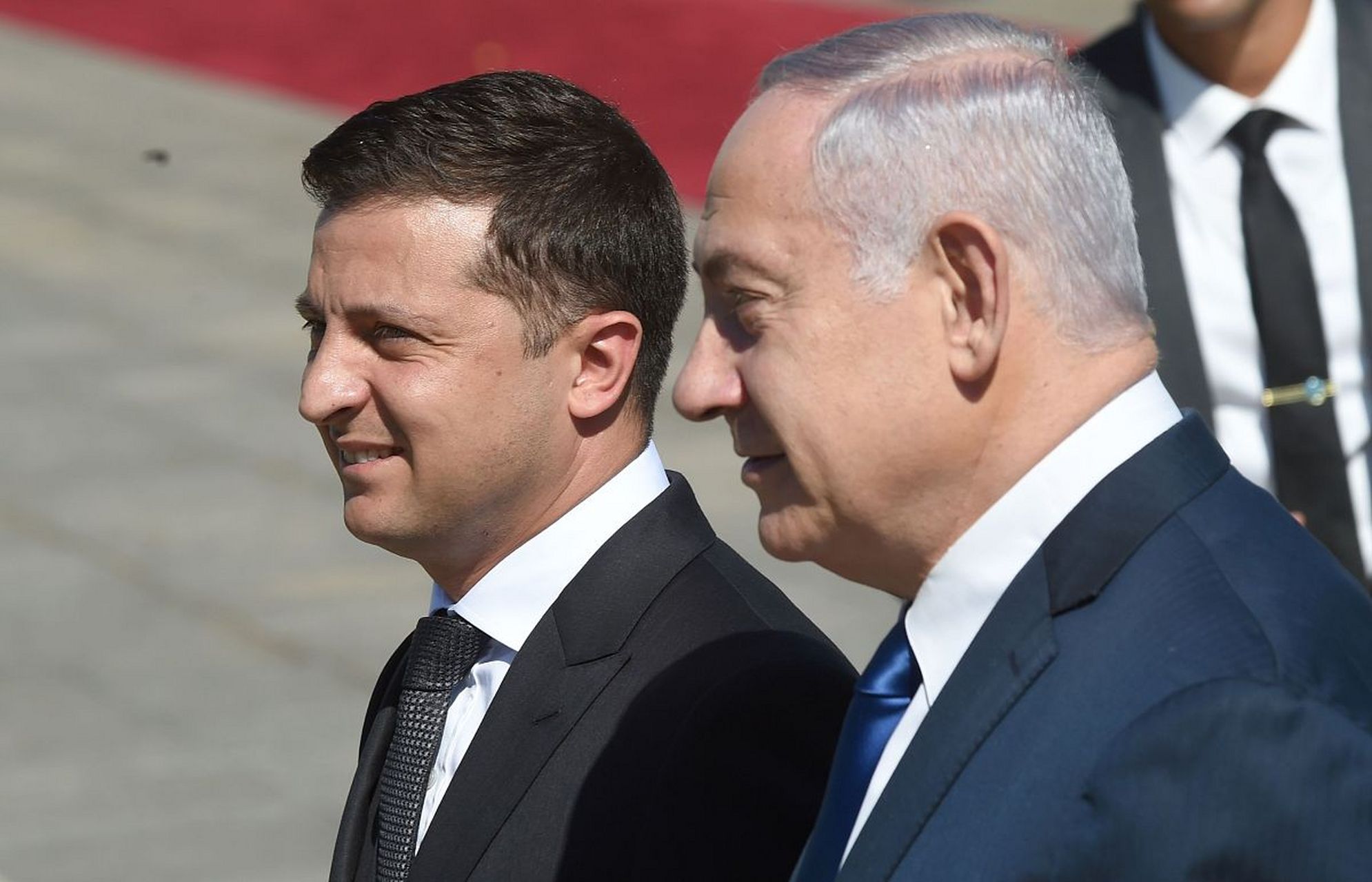 俄新社8月5日报道,乌克兰外交官在国外出差结束后普遍拒绝回国.