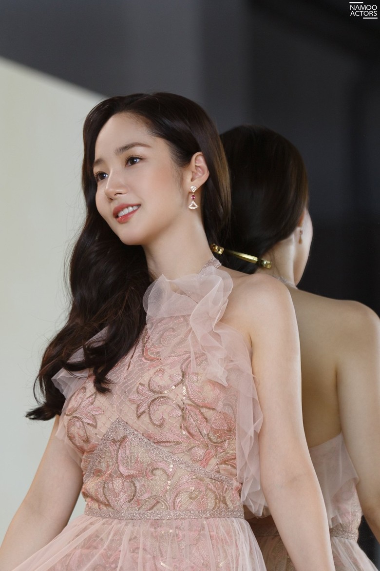 组图:朴敏英最新大片仙气飘飘 受肺炎疫情影响取消新剧发布会