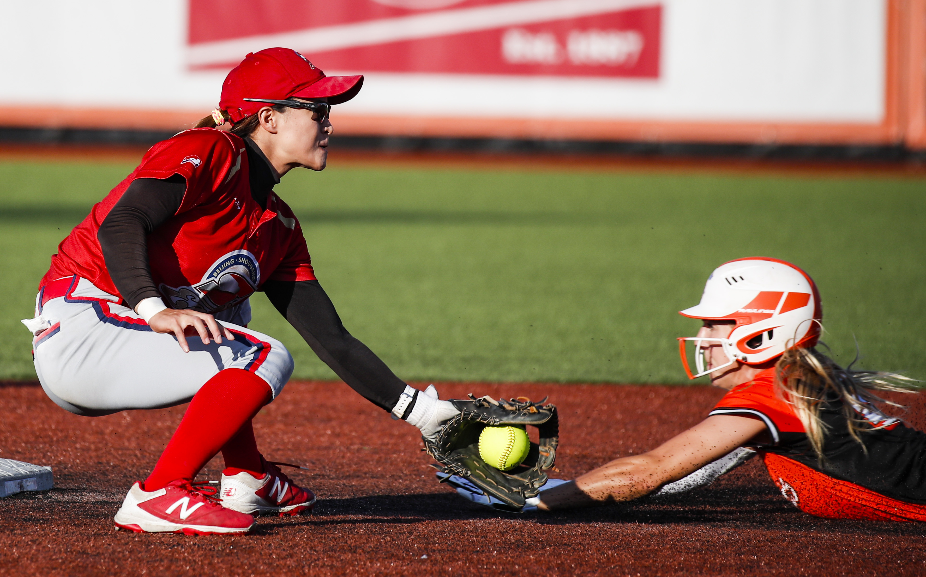 垒球——美职垒联赛:北京首钢金鹰队不敌芝加哥强盗队(3)