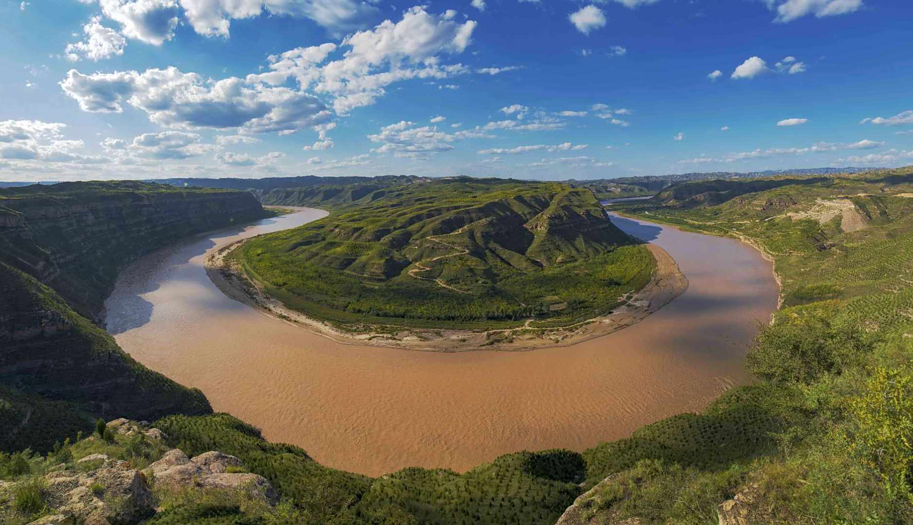 乾坤湾位于山西省永和县打石腰乡河会里村和陕西省延川县城南部53公里