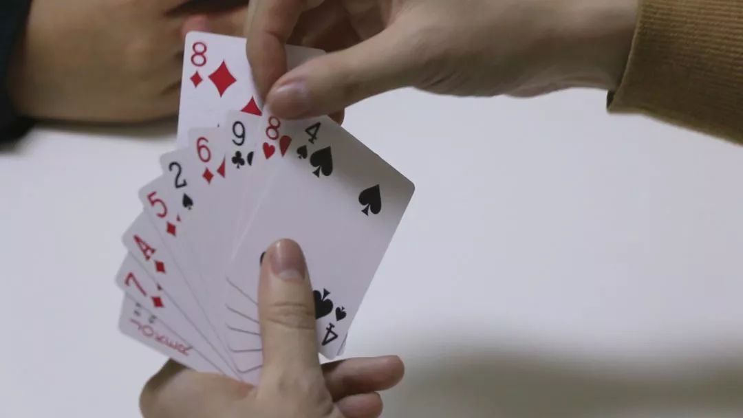 金溪:玩扑克牌"玩出火"!互殴将对方打骨折