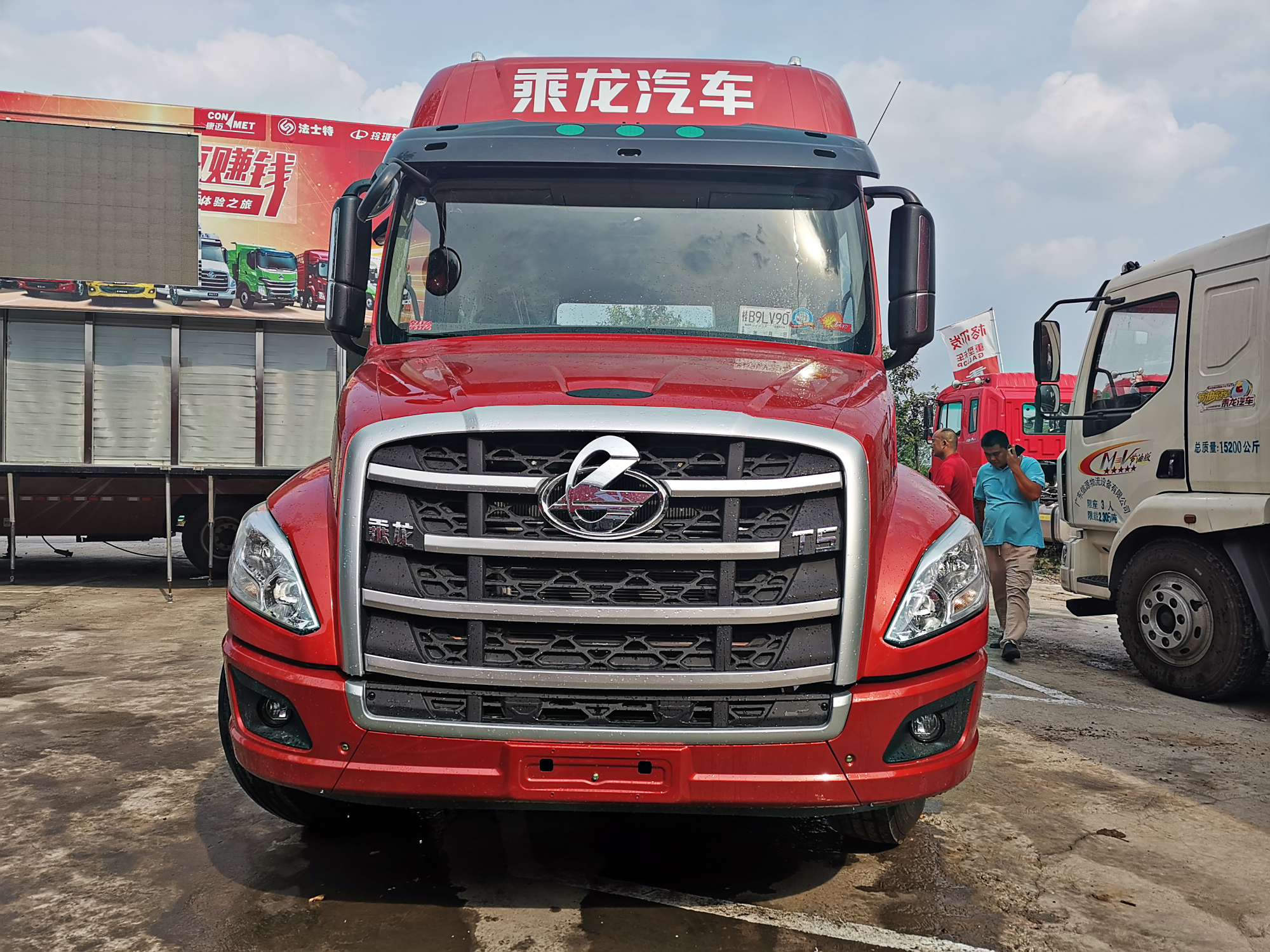 400马力 1400l双油箱,柳汽乘龙t5长头车要赶超美国长头车的节奏