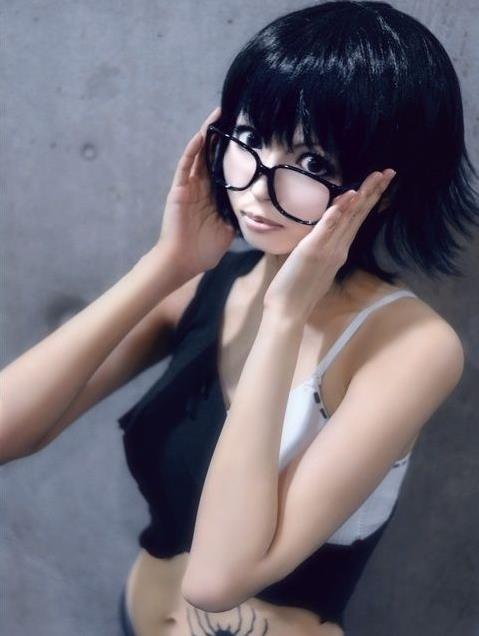 全职猎人cos,网友:小滴,能不能别掀衣服秀纹身了?下着雪呢!