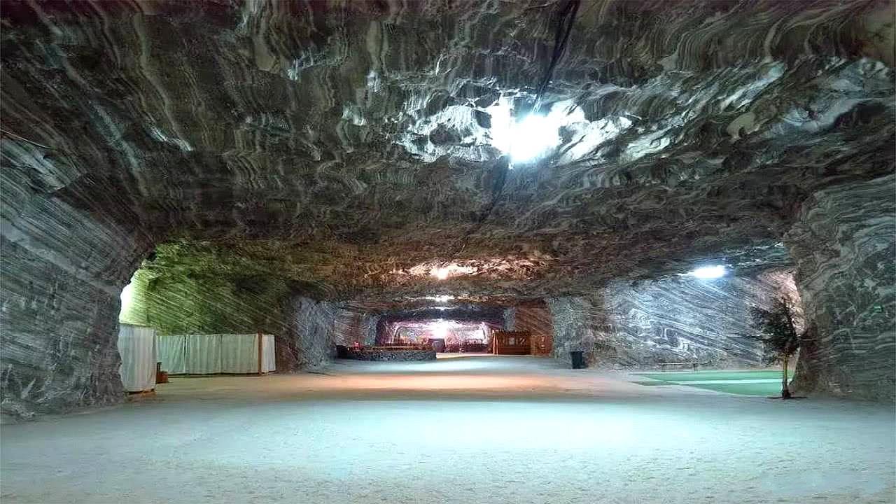 据有关信息指出,这个洞穴在1402年就有人在这里居住了,如果按这样算