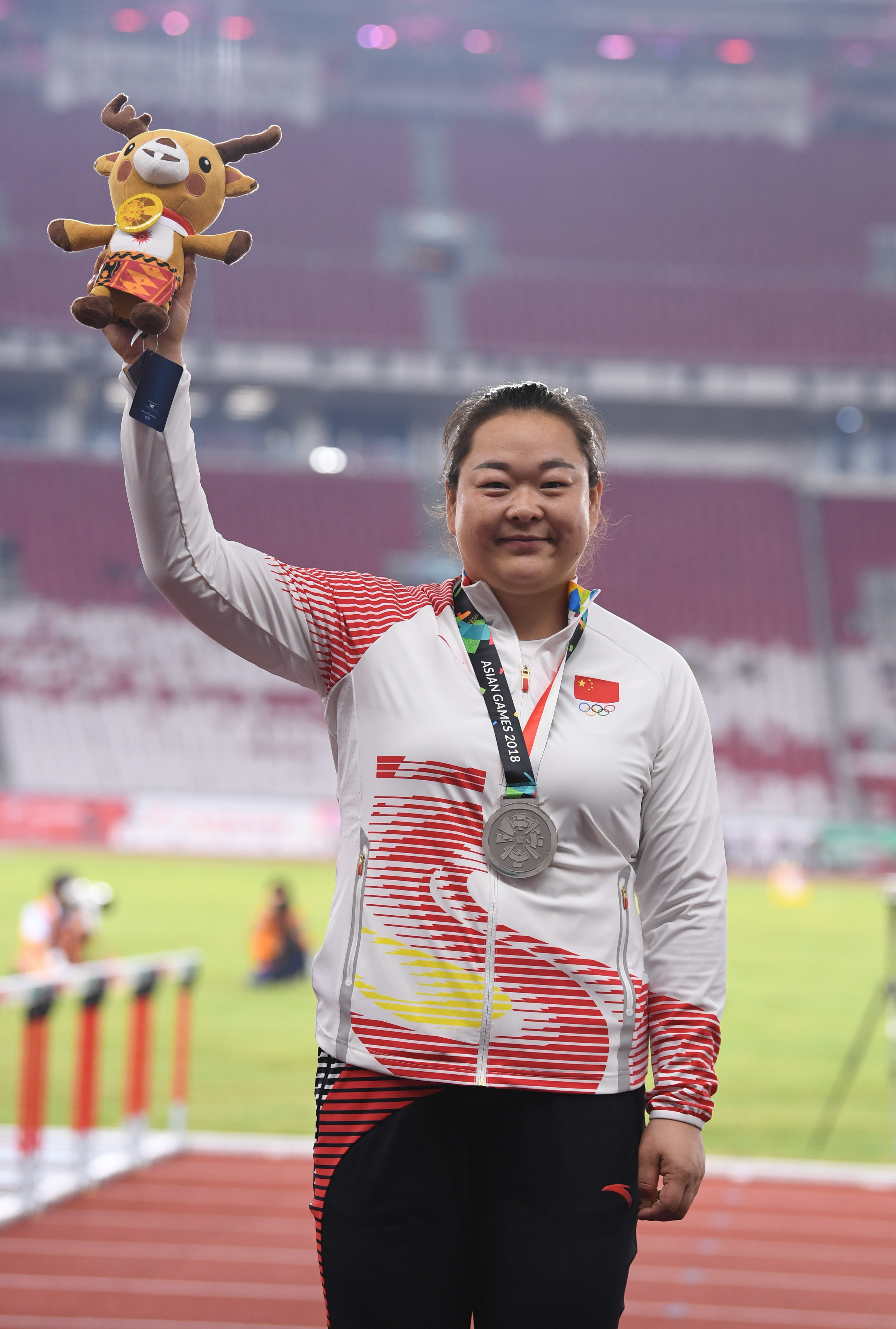 田径——女子链球颁奖仪式举行