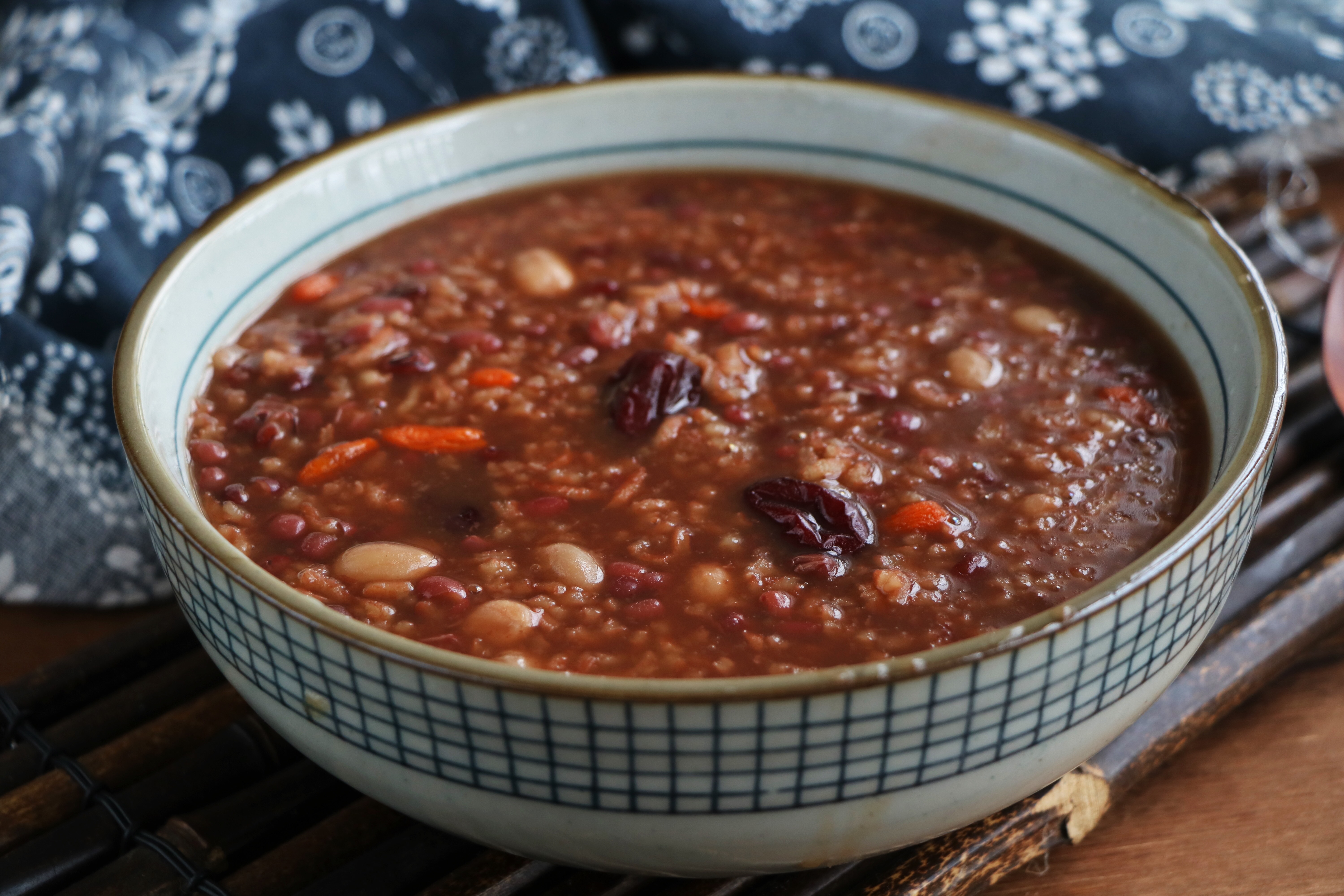 气温下降,多给家人喝五红粥,越喝越红润,我家三天两头煮一锅!