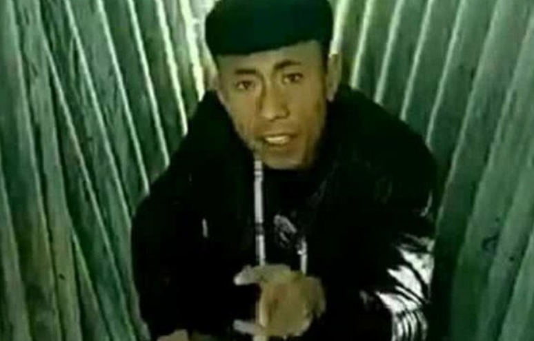 同样靠"吃"大火的"岛市老八",以"鬼畜明星"的身份火了起来