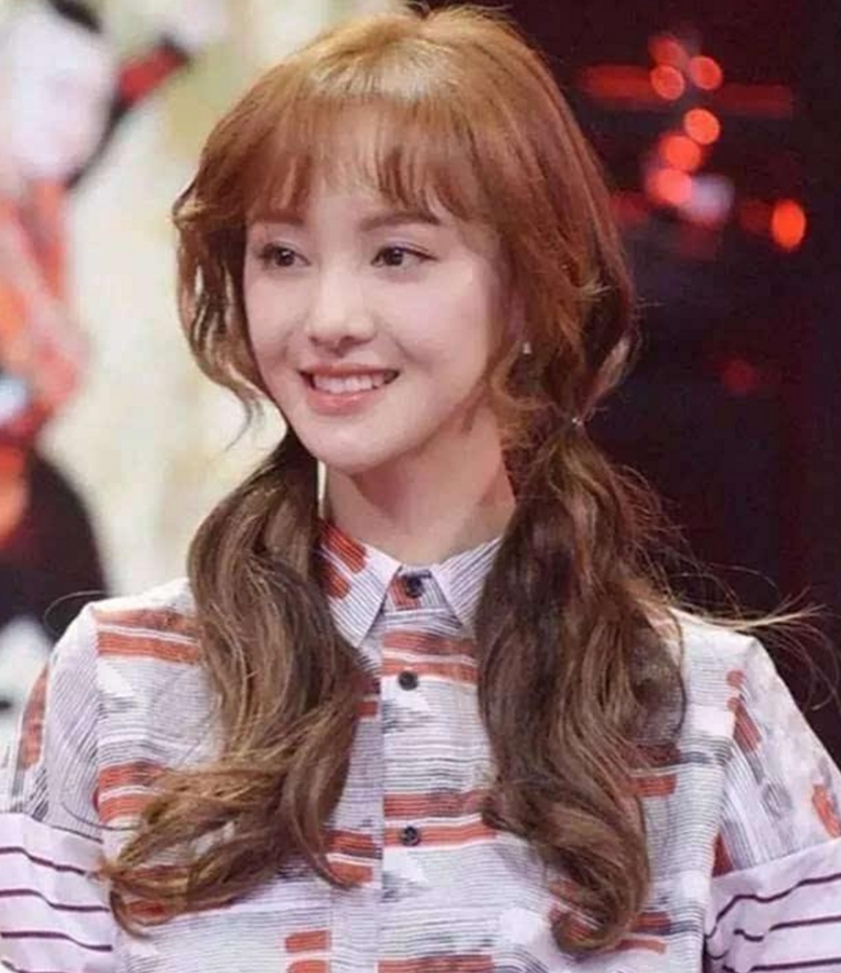 当红女星扎双马尾,郑爽优雅,刘亦菲清纯,看到关晓彤懵了!