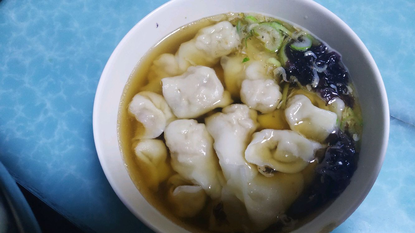 家常馄饨简单易做,用饺子皮包馄饨,手把手教你调馄饨汤