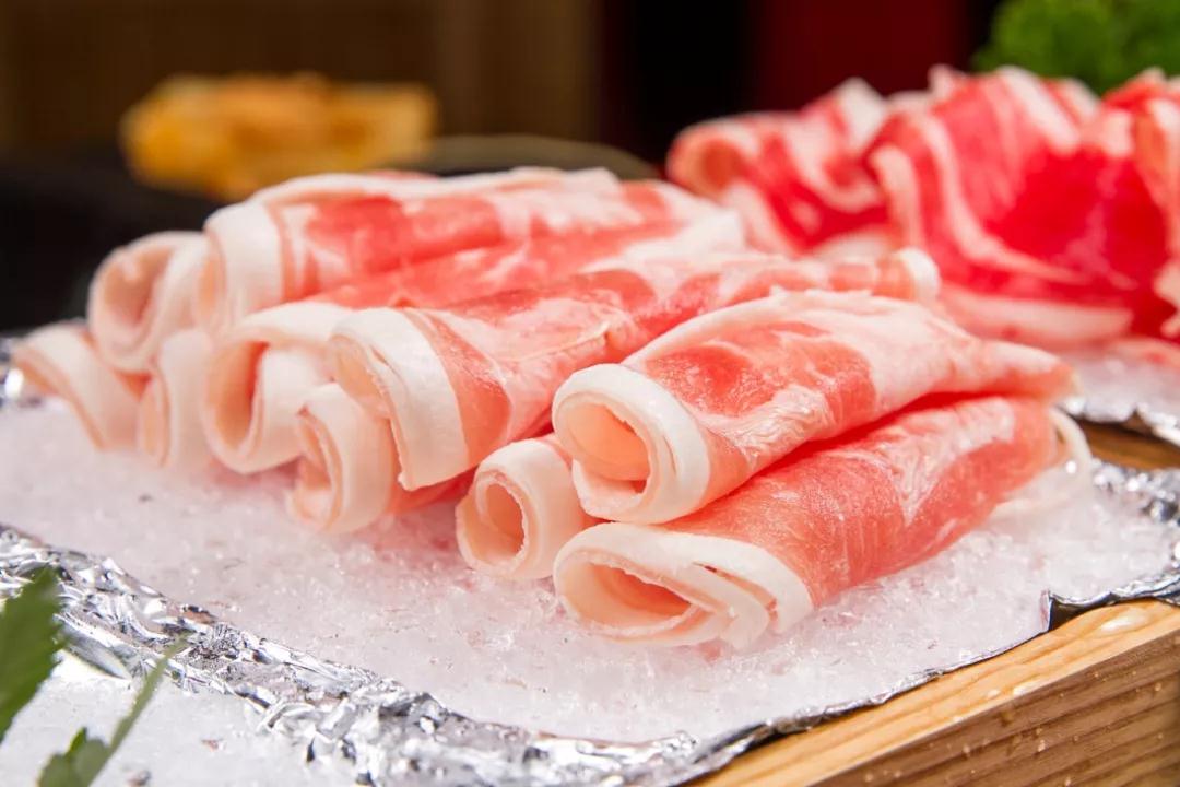 肥牛肥羊,还有叠成玫瑰花的猪颈肉,洋气 不知道是不是因为情绪问题,我