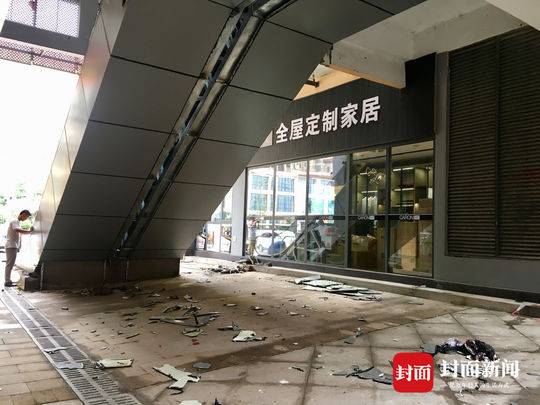 泸州万诚国际中心一电梯 "凭空"一夜建成 今日拆除