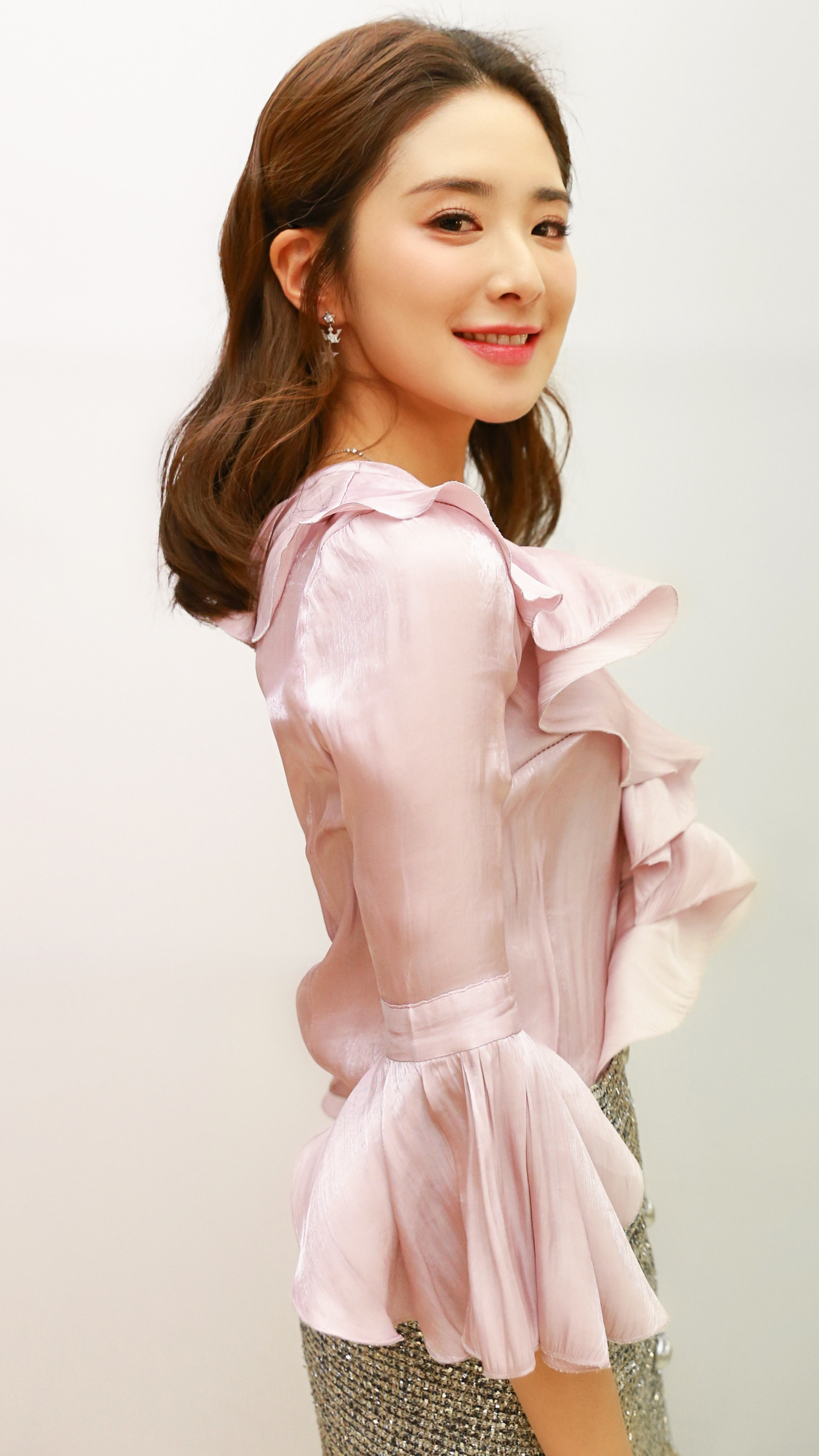 美女主持刘烨:顶尖的颜值和气质,可清新可御姐,迷人至极