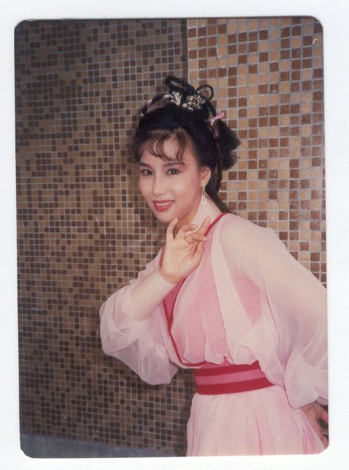 曾经的"佳视花旦"文雪儿,美艳如花,娇俏可人,你还记得多少?