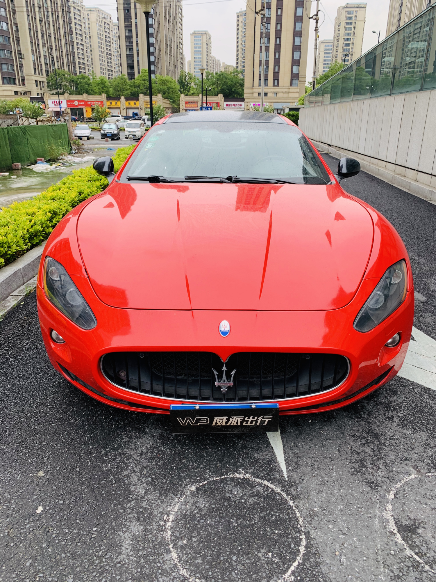 大红色的玛莎拉蒂你见过么,不是游戏里粉红色那种哦