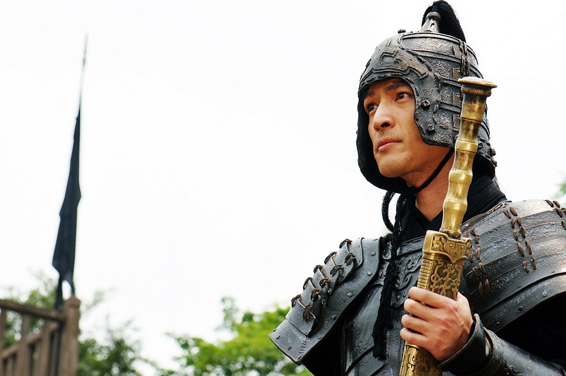 他四次出击匈奴,歼灭11万多人,降伏4万多人,开拓河西走廊.