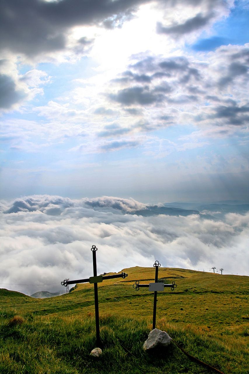 仰天湖草原风景旅游区位于南岭北麓骑田岭山系之巅中枢地段(湖南郴州