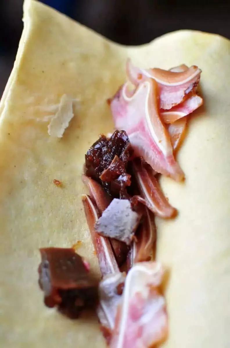 卷饼相信大家都吃过,但是下面这种猪头肉卷饼你有吃过吗?