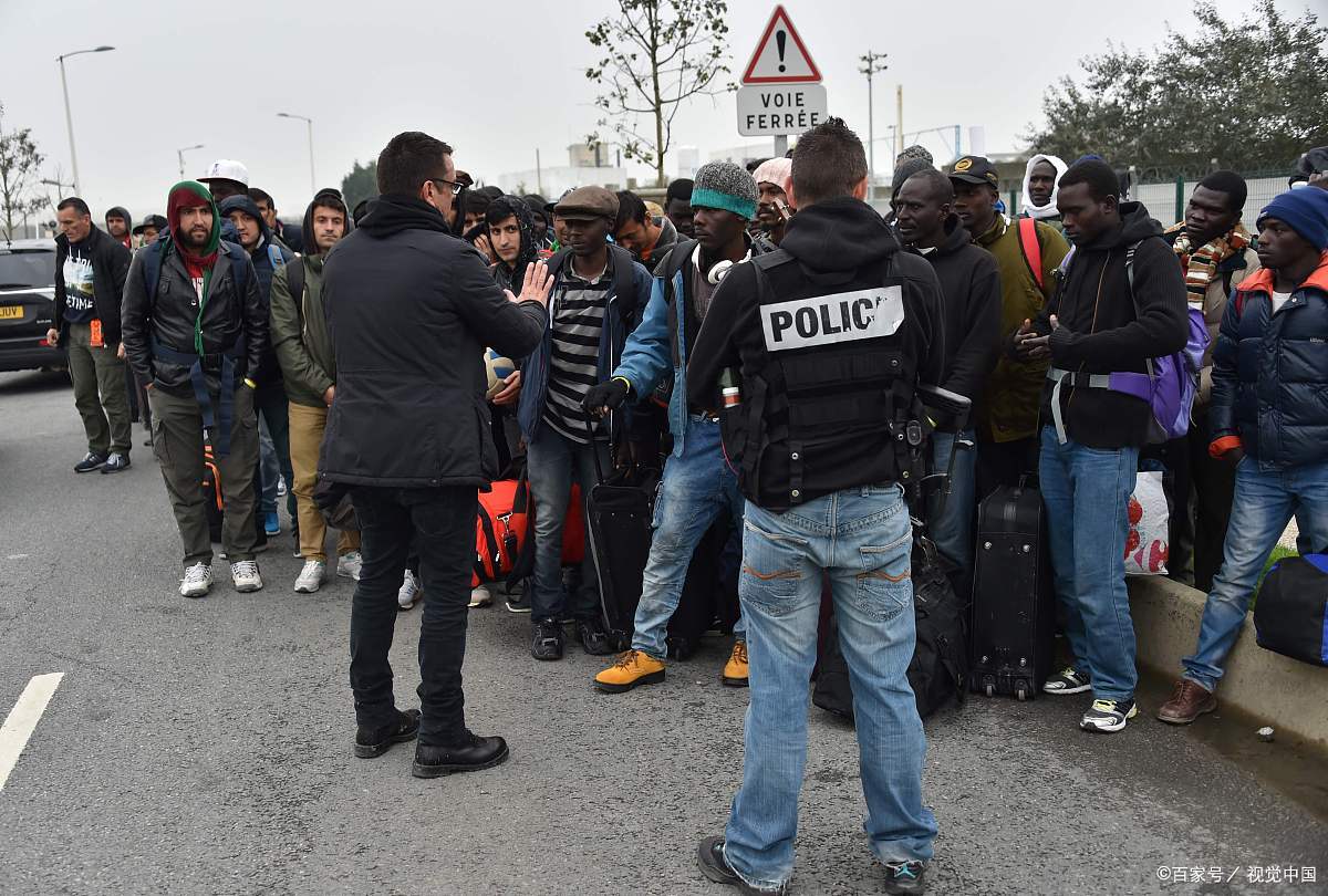 美国社会福利和管理入境的部门是分开的,管理入境的部门"理论上"不乐