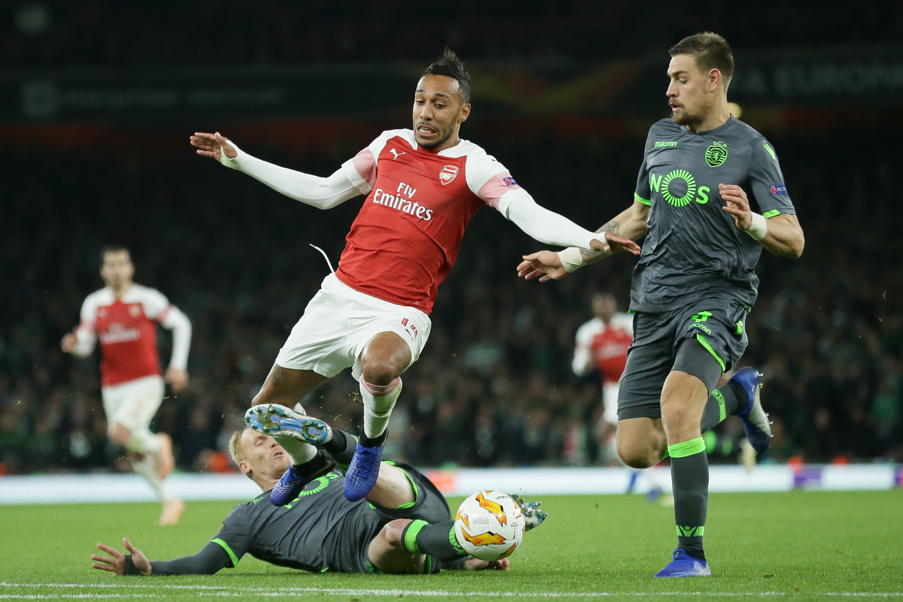 足球——欧联杯:阿森纳战平葡萄牙体育