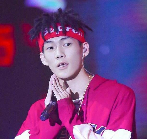 红花会贝贝直播剁手指,工作人员回应:他有甲亢,被冤枉想证清白