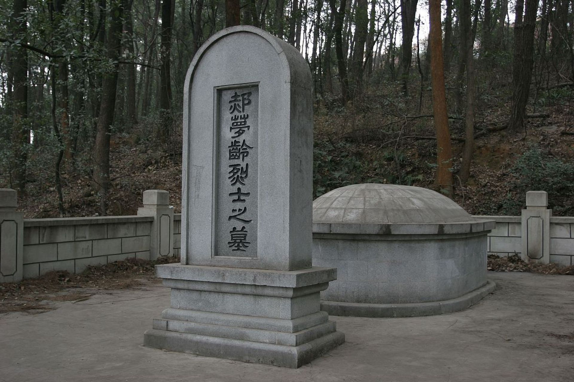 少年时曾在河北正定当学徒,后因不堪老板虐待,投奔