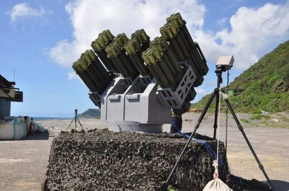 火箭炮威力这么猛,为何不能成为海军主要武器?一个缺点无法避免