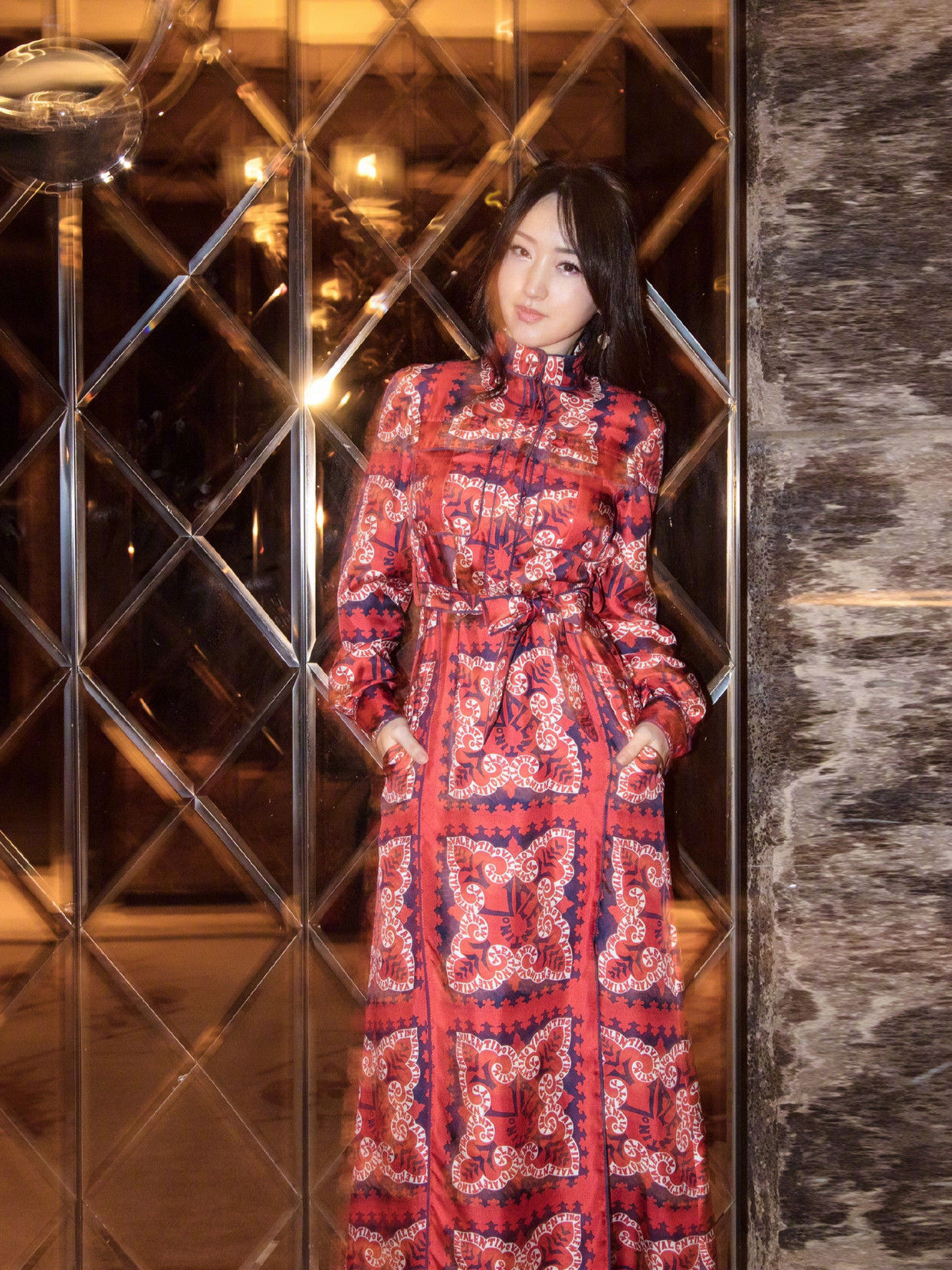 杨钰莹"舞台装"不一般,火力全开的样子太"飒"了,哪像49岁!