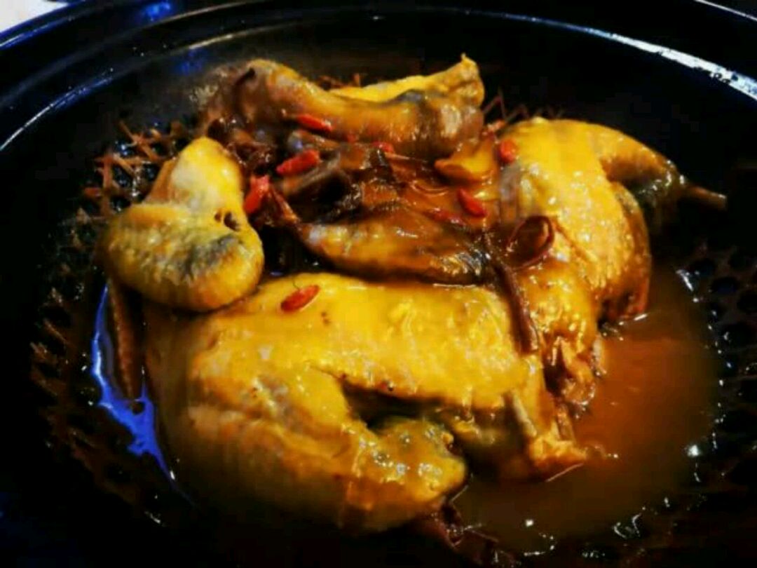 苏州这家店,三小时焗出一只古法蕈油鸡,味道醇香值得一尝