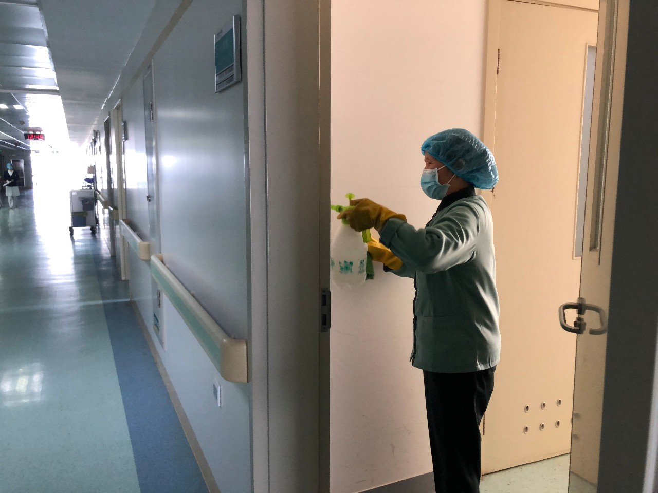 晨报记者探访医院:一天六次消杀 防疫不留死角