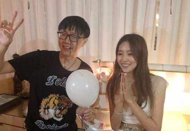 dota2:商人选手和主播,你更喜欢创世神伍声2009的哪个身份?