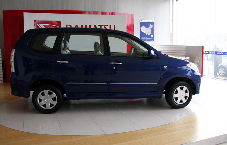 森雅m80的舒适性不错!座椅十分柔软,靠背也很舒服.