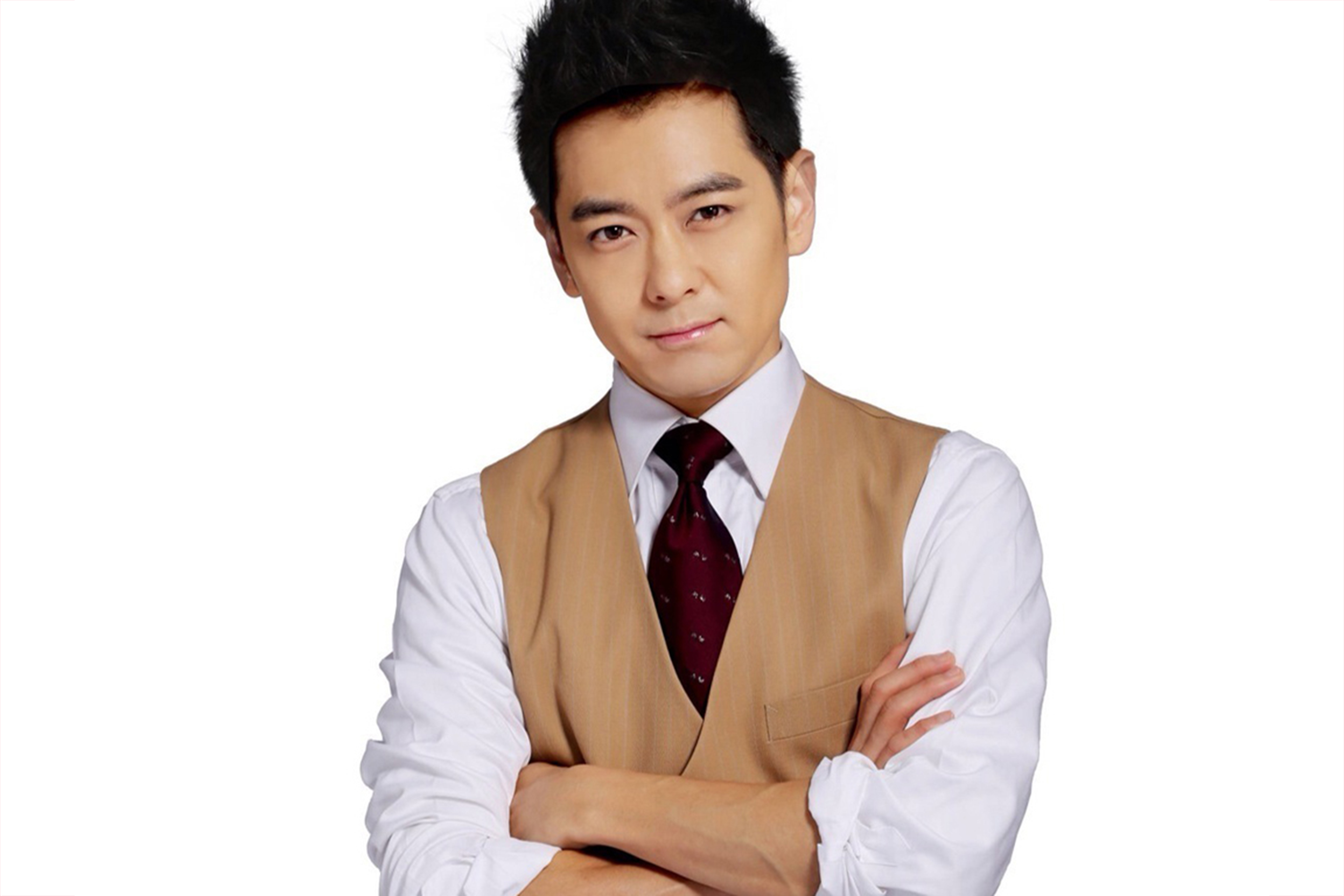 他如今45岁却有着20岁的容颜,被誉为"不老神话",全身正能量