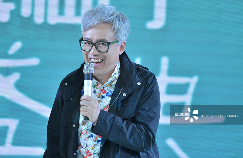 51岁张宇满头白发尽显老态 曾因无限期停工引粉丝心疼