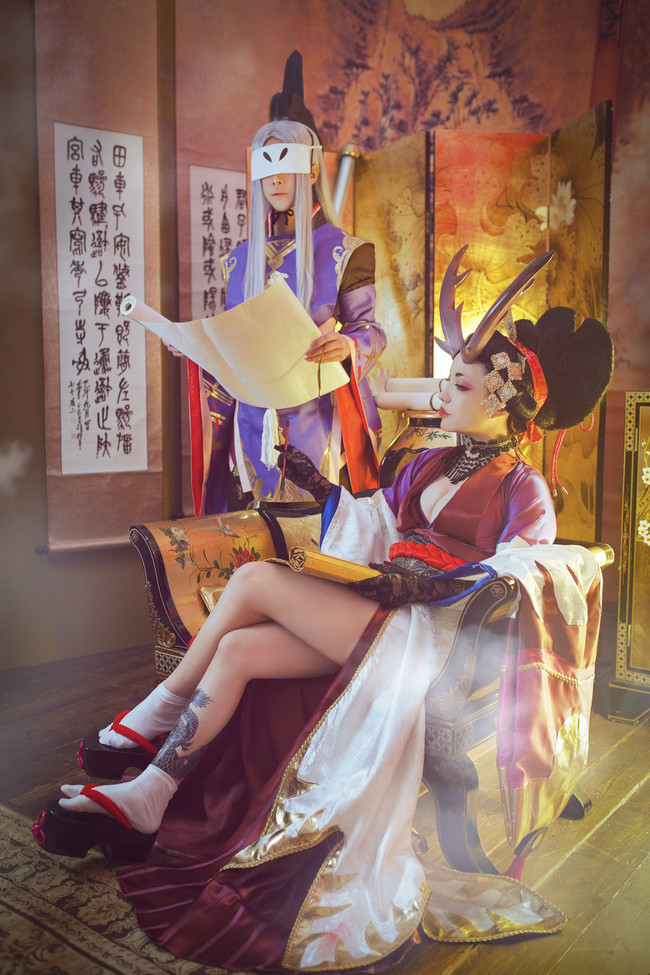 阴阳师手游:阎魔与判官的cos,阎魔大人的眼神好霸气!