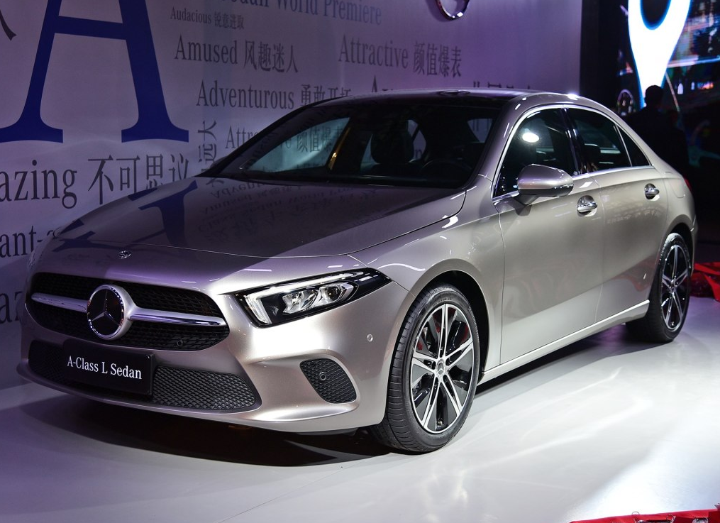 如果手里银子充足可以入手奔驰a 180l或奔驰a 200l