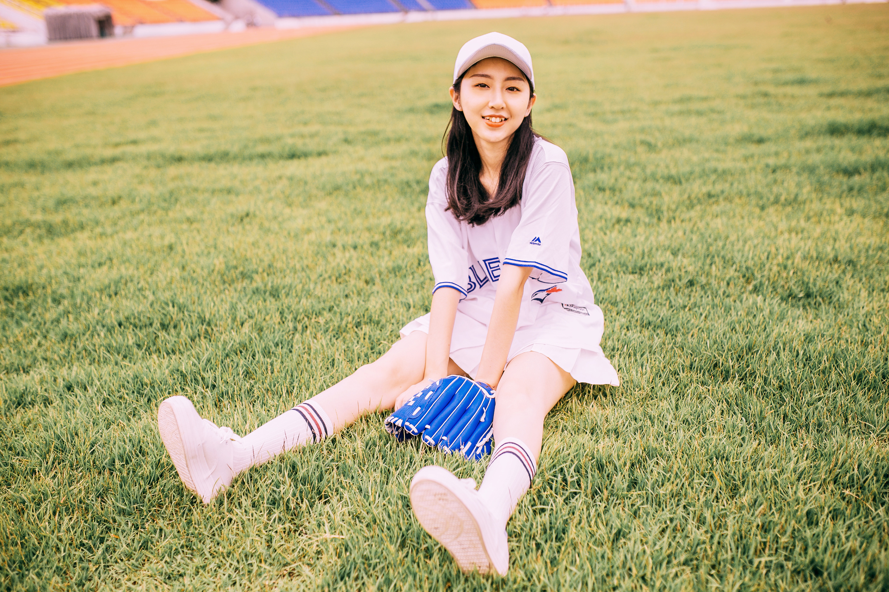 和美女一起打棒球 提神醒脑心情好