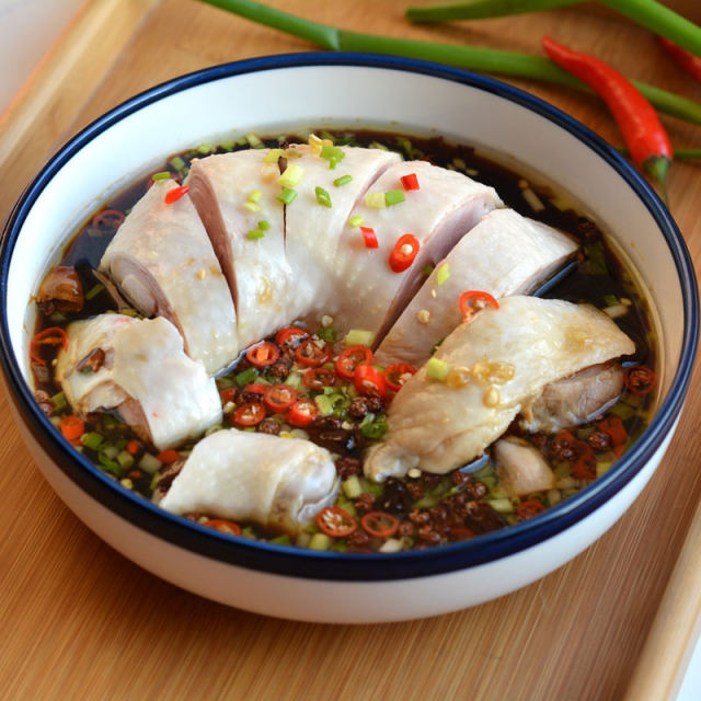 白切鸡腿,制作简单,皮爽肉滑,清淡鲜美,原汁原味