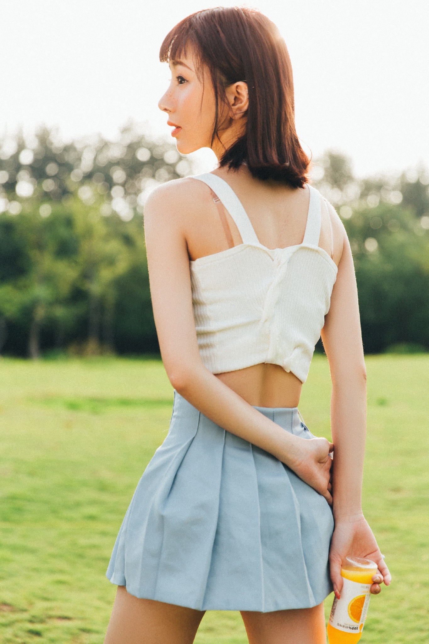 美图摄影:抓住最后一缕阳光 俏皮可爱的清瘦女孩!